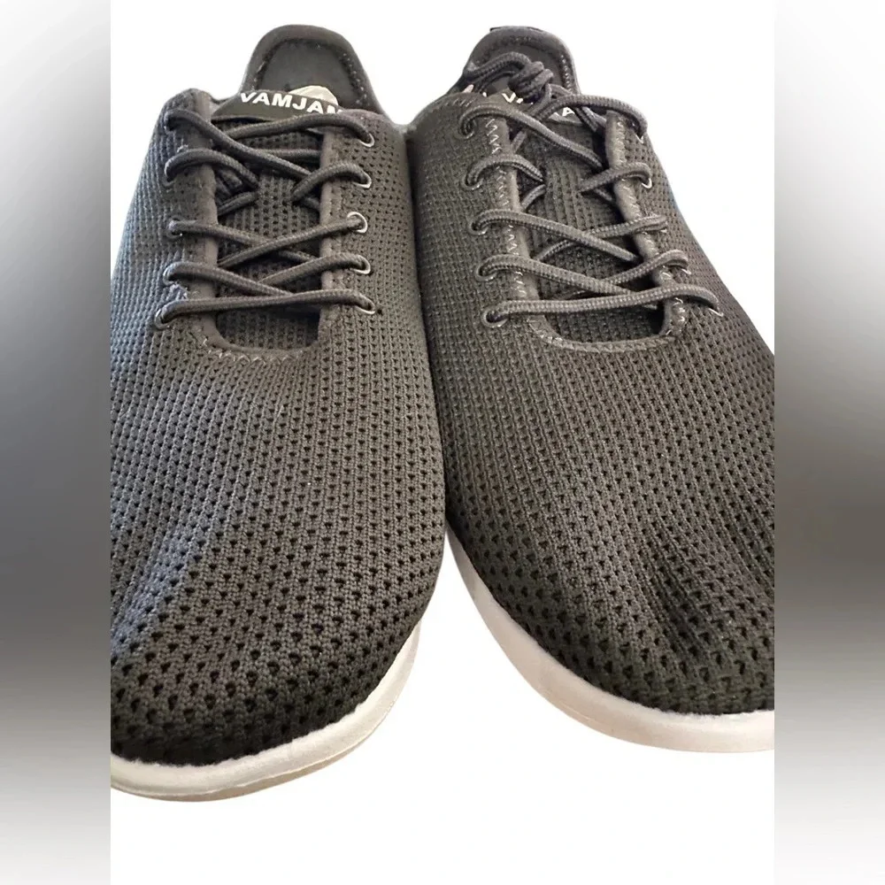NWOT Men’s Lightweight Running Sneakers Shoes Lace Ups Synthetic Soles
